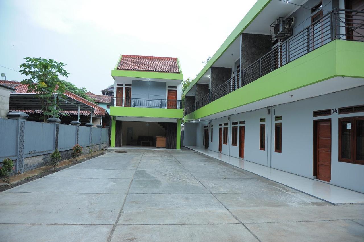 Spot On 2891 999 Guest House Sumedang Exterior foto